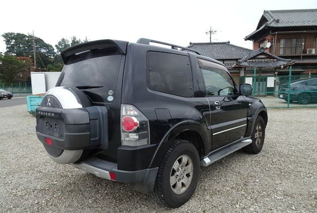 2008 Mitsubishi Pajero JDM car for sale — photo 5 of 25