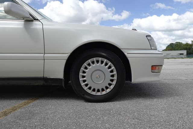 1998 Toyota Crown JDM car for sale — photo 4 of 17