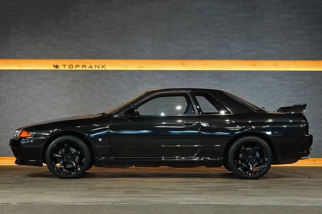 1989 Nissan Skyline JDM car for sale — photo 3 of 25