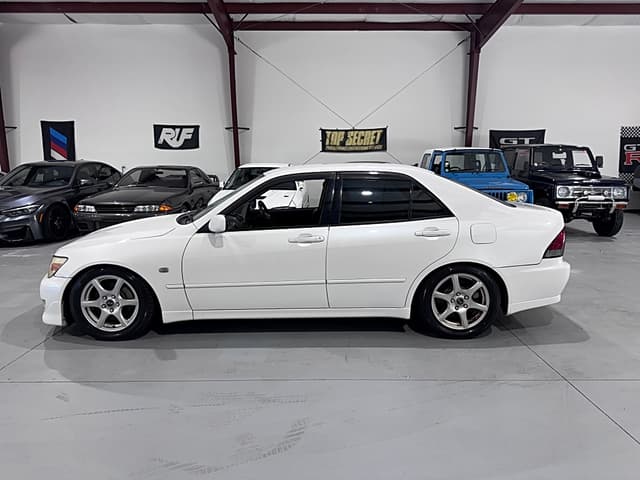 1999 Toyota Altezza JDM car for sale — photo 2 of 25