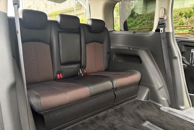 2010 Nissan Elgrand JDM car for sale — photo 16 of 25