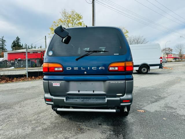 2000 Mitsubishi Delica JDM car for sale — photo 8 of 18