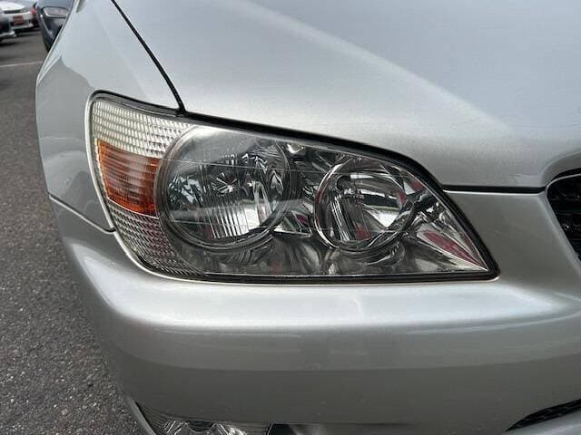 2001 Toyota Altezza JDM car for sale — photo 8 of 12