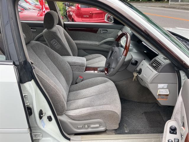 2000 Nissan Gloria JDM car for sale — photo 3 of 5