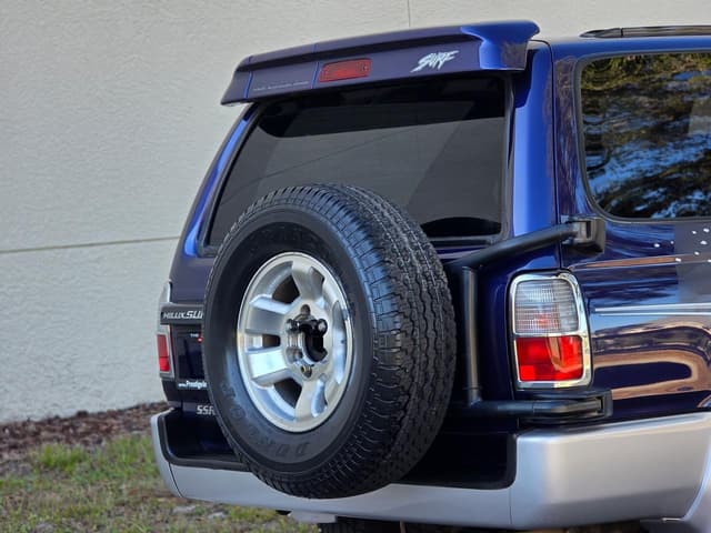 1996 Toyota Hilux Surf JDM car for sale — photo 17 of 25