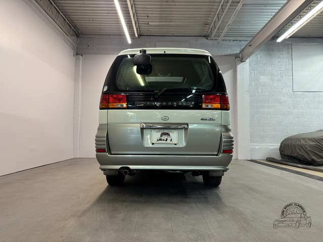 2001 Nissan Elgrand JDM car for sale — photo 18 of 25