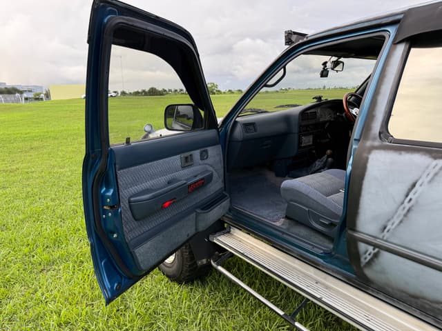 1993 Toyota Hilux JDM car for sale — photo 15 of 25