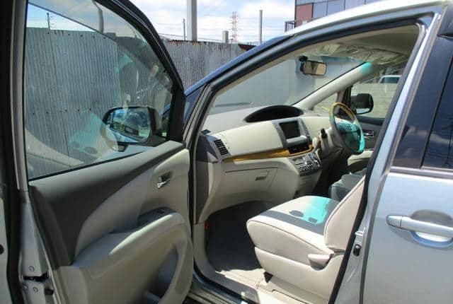 2007 Toyota Estima JDM car for sale — photo 17 of 25
