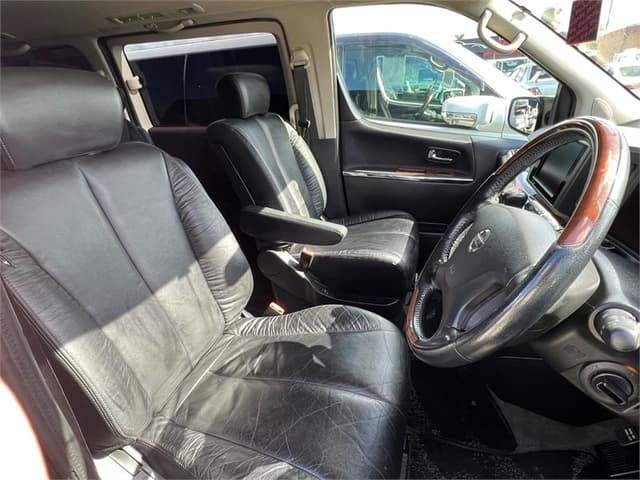 2009 Nissan Elgrand JDM car for sale — photo 13 of 18
