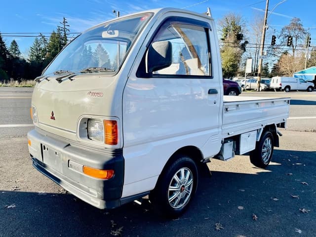1995 Mitsubishi Minicab JDM car for sale — photo 2 of 9