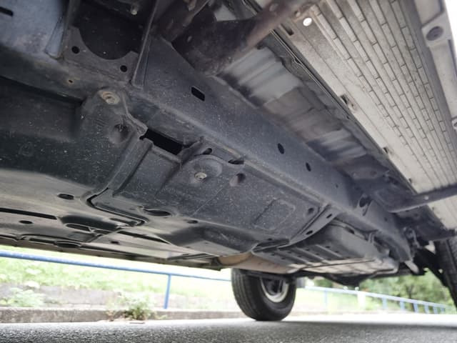 2001 Toyota Hilux Surf JDM car for sale — photo 19 of 25