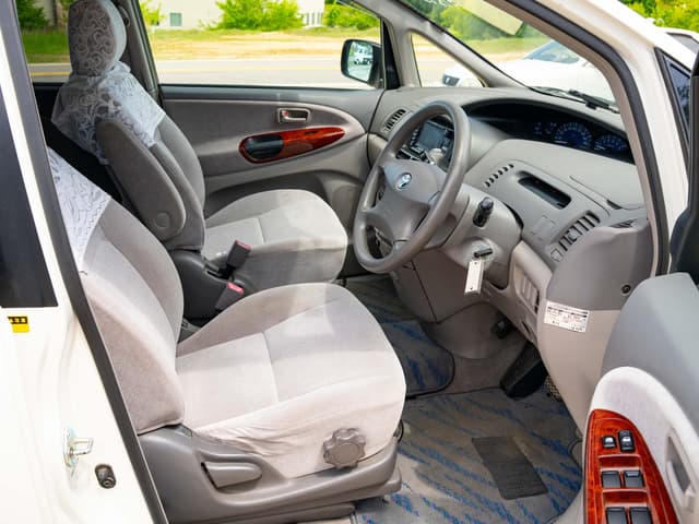 2001 Toyota Estima JDM car for sale — photo 12 of 16
