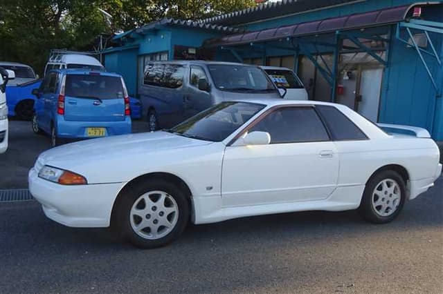 1992 Nissan Skyline JDM car for sale — photo 3 of 24