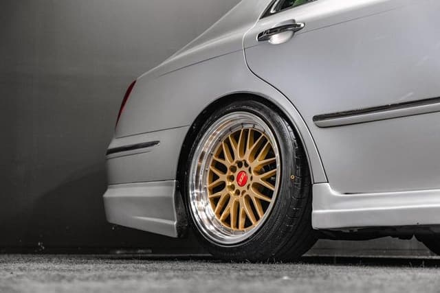 2006 Toyota Majesta JDM car for sale — photo 7 of 18