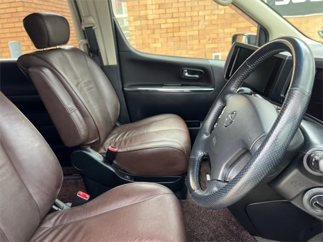 2008 Nissan Elgrand JDM car for sale — photo 13 of 16