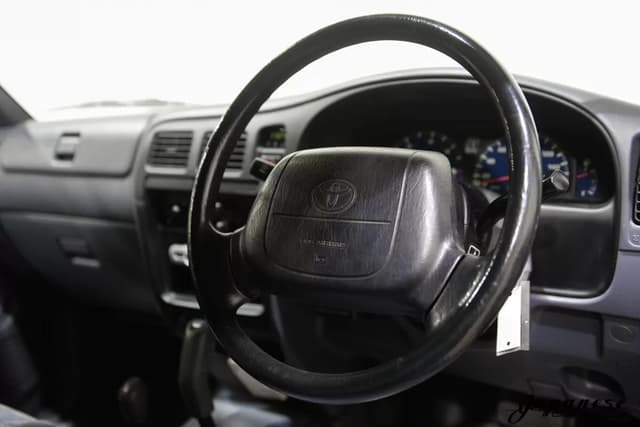 1998 Toyota Hilux JDM car for sale — photo 15 of 25