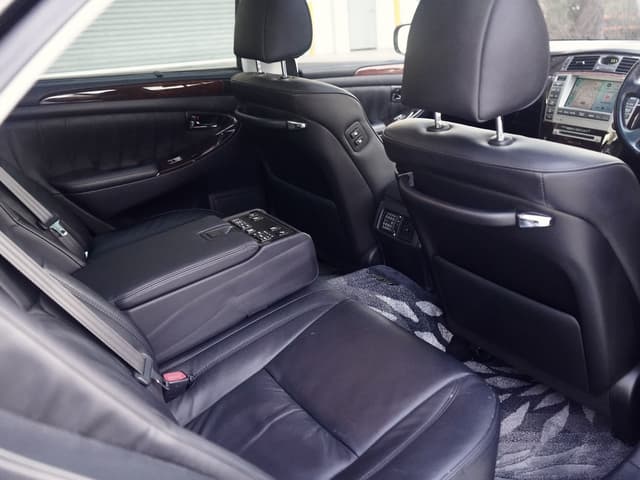 2007 Toyota Majesta JDM car for sale — photo 11 of 20