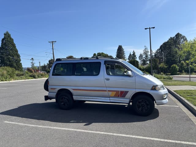 1997 Toyota HiAce JDM car for sale — photo 4 of 10