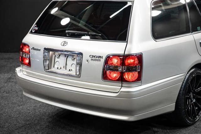 2005 Toyota Crown JDM car for sale — photo 11 of 16