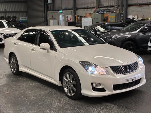 2009 Toyota Crown JDM car for sale — photo 6 of 19