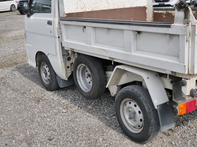2002 Daihatsu Hijet JDM car for sale — photo 18 of 25