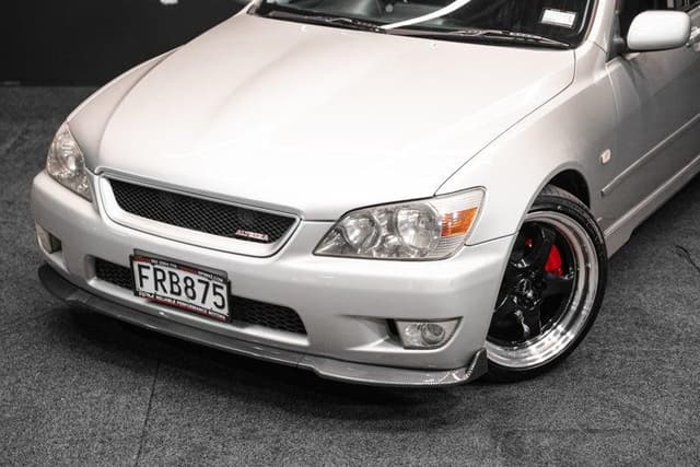 2001 Toyota Altezza JDM car for sale — photo 2 of 16
