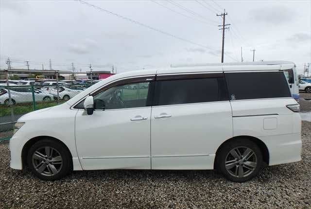2011 Nissan Elgrand JDM car for sale — photo 6 of 25