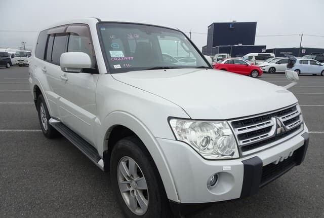 2009 Mitsubishi Pajero JDM car for sale — photo 7 of 25