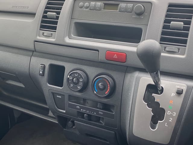2006 Toyota HiAce JDM car for sale — photo 14 of 17