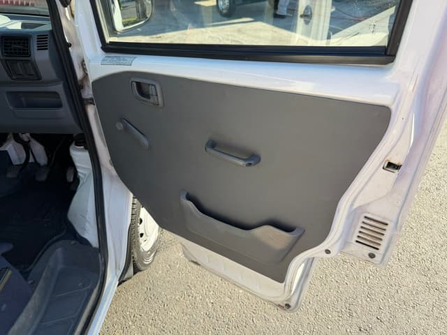 1999 Mitsubishi Minicab JDM car for sale — photo 16 of 25