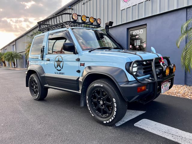 1996 Mitsubishi Pajero JDM car for sale — photo 4 of 26