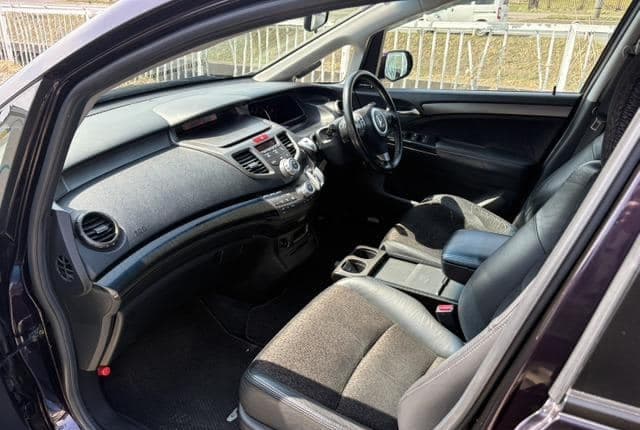 2004 Honda Odyssey JDM car for sale — photo 10 of 18