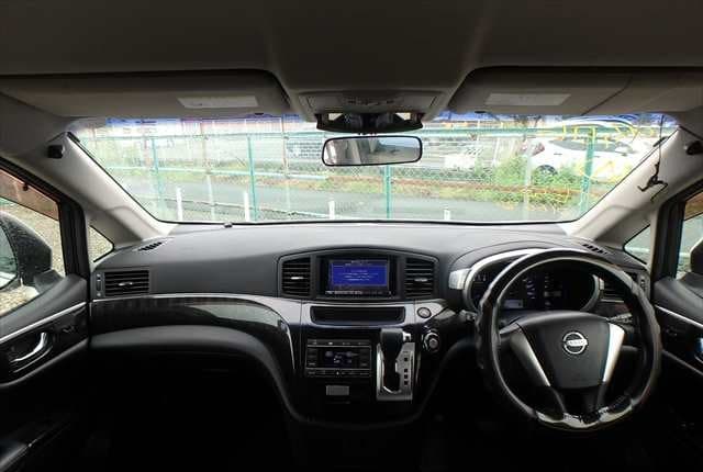 2011 Nissan Elgrand JDM car for sale — photo 15 of 25