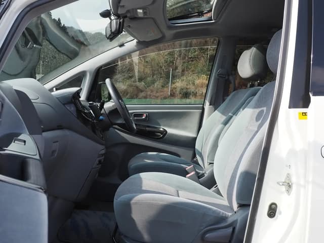 2001 Toyota Estima JDM car for sale — photo 8 of 10