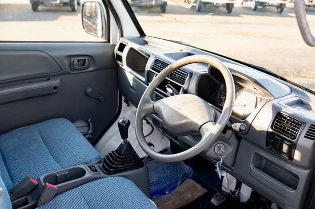 2000 Mitsubishi Minicab JDM car for sale — photo 11 of 18