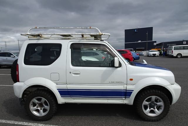 2007 Suzuki Jimny JDM car for sale — photo 6 of 25