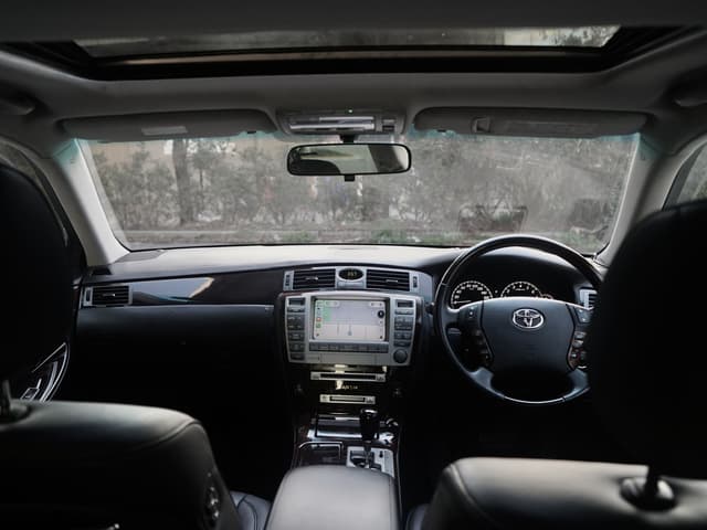 2007 Toyota Majesta JDM car for sale — photo 14 of 20