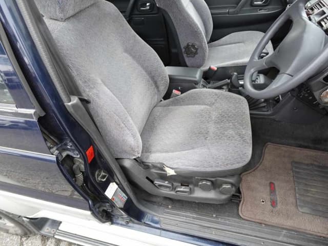 1995 Mitsubishi Pajero JDM car for sale — photo 16 of 22