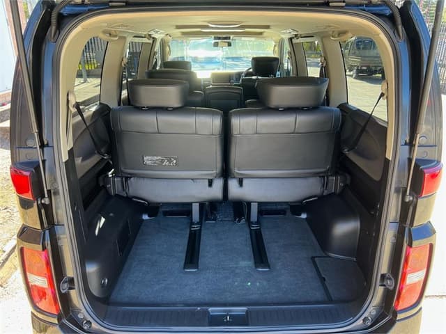 2008 Nissan Elgrand JDM car for sale — photo 15 of 16