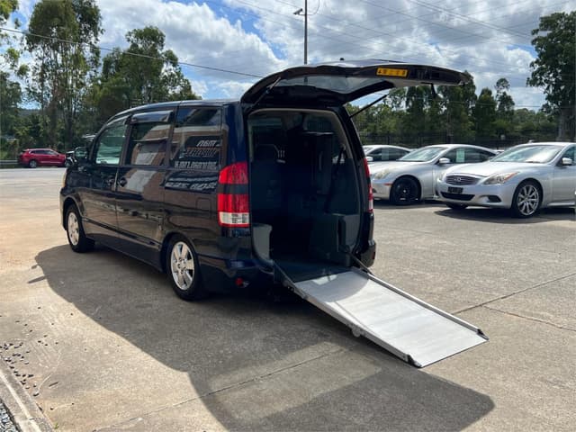 2005 Toyota Noah JDM car for sale — photo 15 of 17