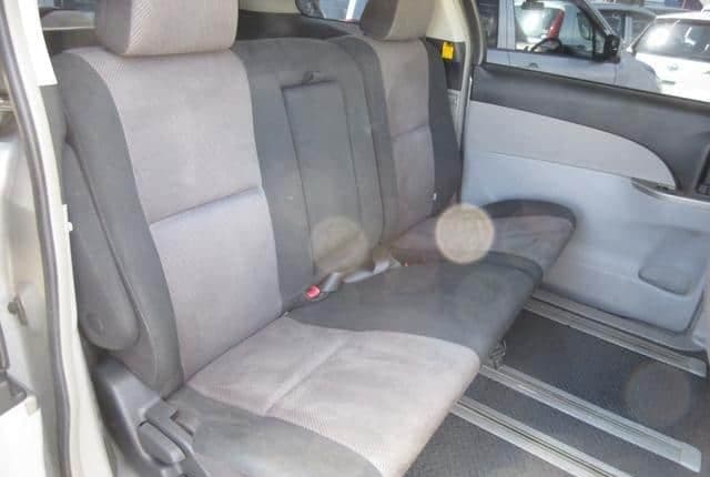 2006 Toyota Estima JDM car for sale — photo 14 of 20