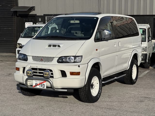 2000 Mitsubishi Delica JDM car for sale — photo 3 of 25