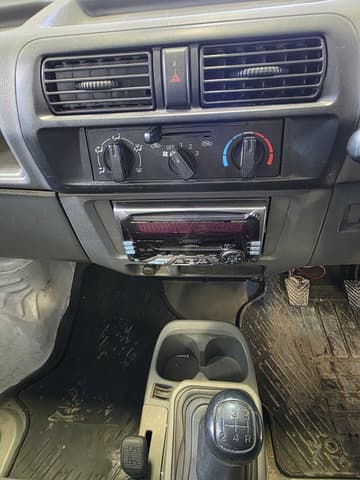 2001 Mitsubishi Minicab JDM car for sale — photo 9 of 18