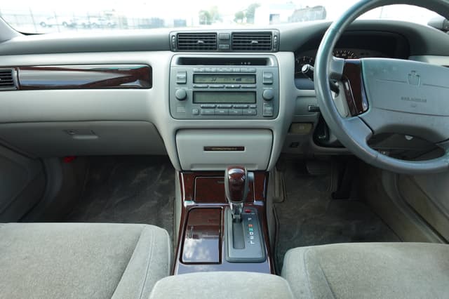 1999 Toyota Crown JDM car for sale — photo 13 of 18