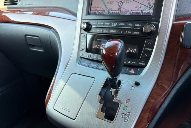 2011 Toyota Alphard JDM car for sale — photo 13 of 25