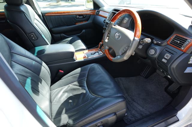 2000 Toyota Celsior JDM car for sale — photo 11 of 18
