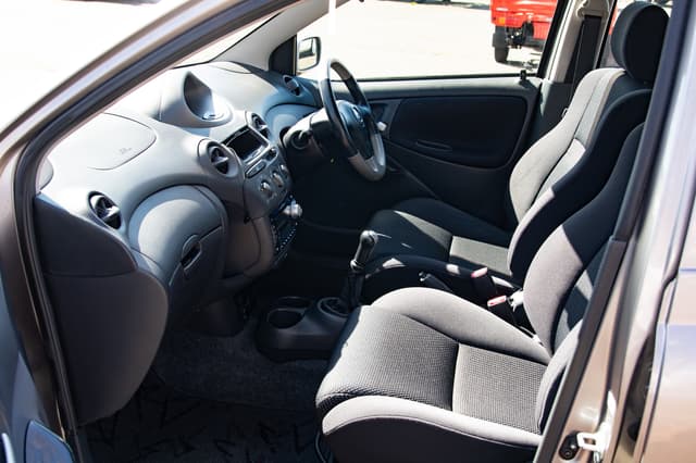2001 Toyota Vitz JDM car for sale — photo 15 of 15