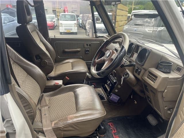 1990 Mitsubishi Pajero JDM car for sale — photo 11 of 24
