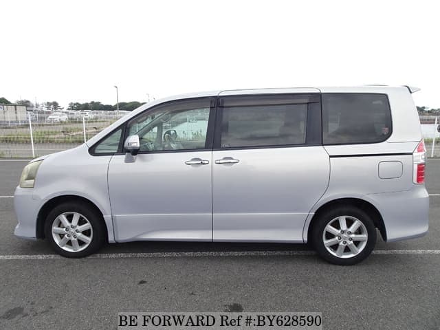 2009 Toyota Noah JDM car for sale — photo 2 of 25