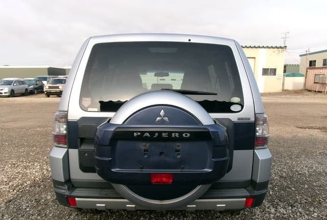 2008 Mitsubishi Pajero JDM car for sale — photo 4 of 25